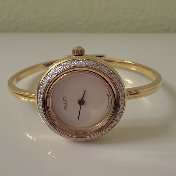 Near Mint~Gucci Interchangeable Bezel Watch W/Diamond Cut Bezel, Box, & Papers - Picture 7 of 16